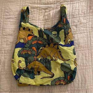 Baby Baggu in Dinosaurs